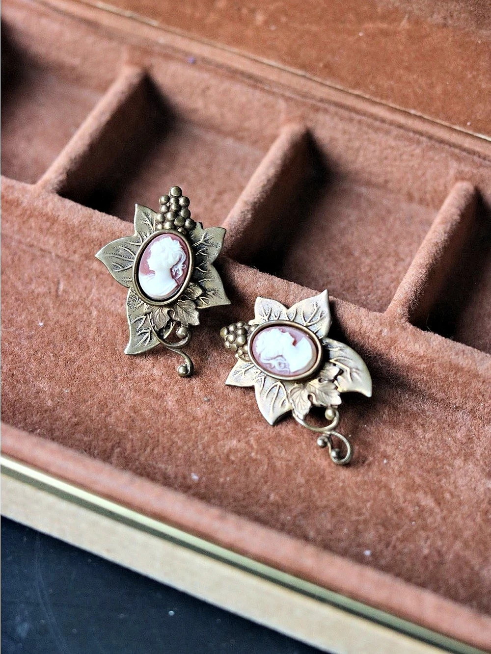 Vintage Cameo Floral Clip-On Earrings antique Gold tone